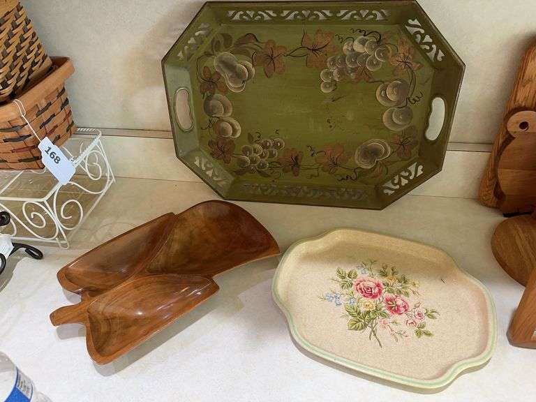 2 ton trays, wooden leaf divided dish image