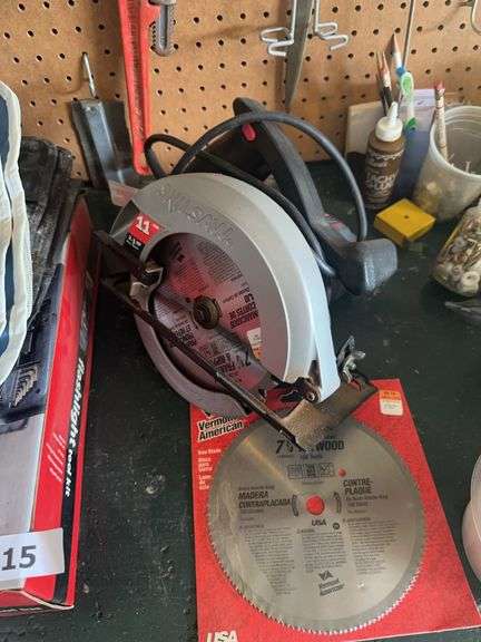 Skil Saw Circular saw and extra blade image