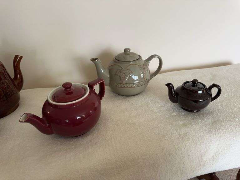 3 tea pots image
