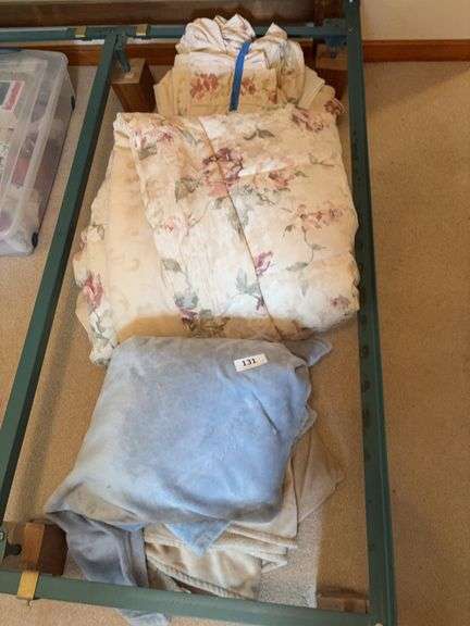 Queen size comforter set, 2 blankets image