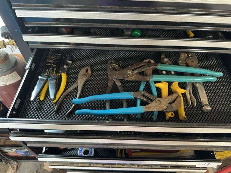 Contents of 3 drawers image