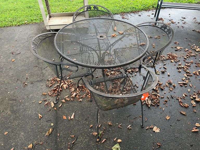 Metal patio table and 4 chairs image