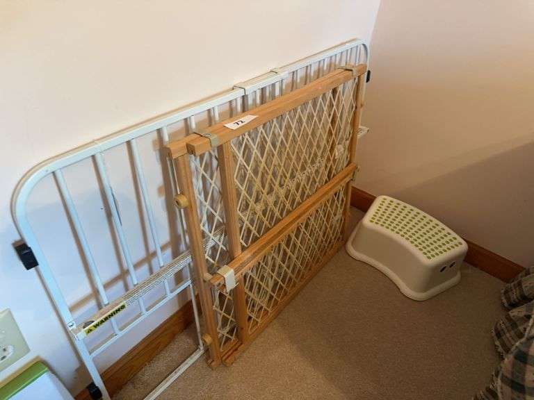 2 baby/pet gates, step stool image