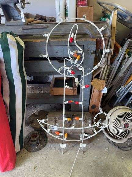 Vintage Christmas light, wreaths image