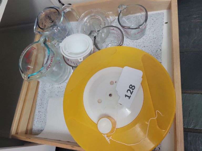 Measuring Cups, Plastic Juicer, Funnels, Salad Spinner image