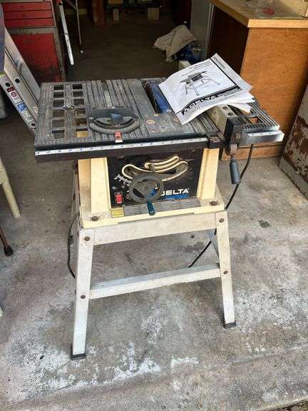 Delta table saw 10" blade with adjustable guides image