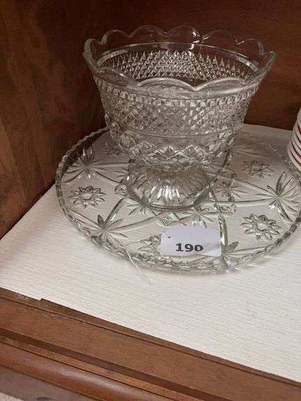 Round tray, small pedestal bunch bowl image