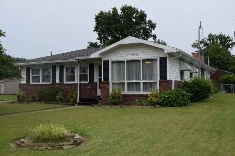 RESERVE MET! Charming 3 Bed, 1 Bath Home image