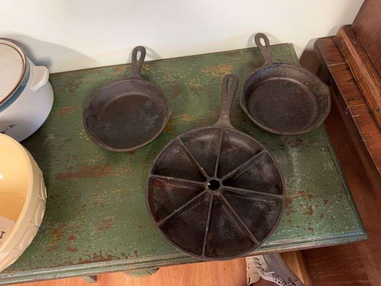 2-6.5” cast iron skillets, cast iron cornbread skillet image