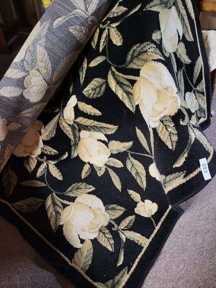 Area Rug 5' x 7' image