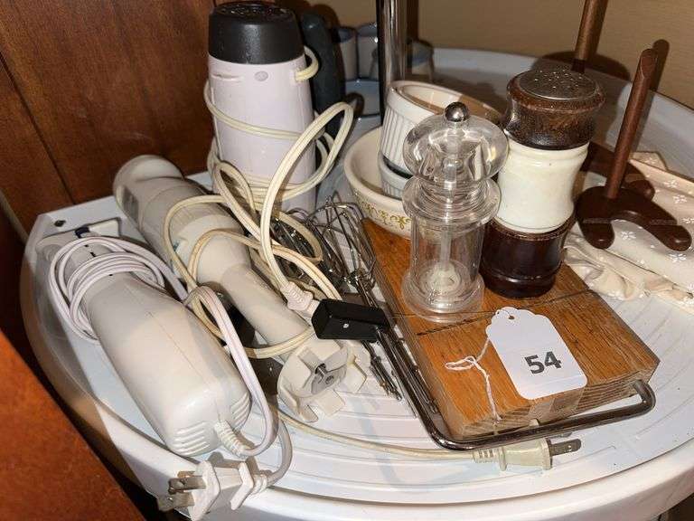 Hand mixer, electric knife, emulsifier, cheese, salt and pepper, heated bread stone, misc image