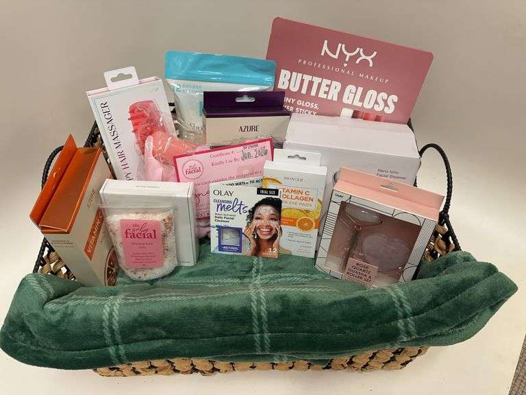 “Mama’s Me-Time Basket” sponsored by Freshman Class image