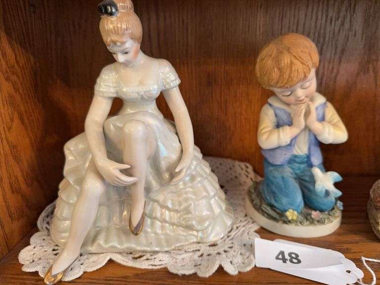 Sandicast squirrel, Mike Pegram bobble head, 2 figurines image