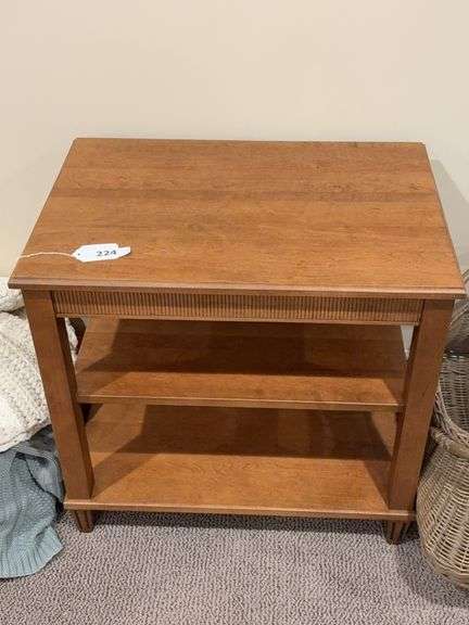 Lamp table w 3 tiers image