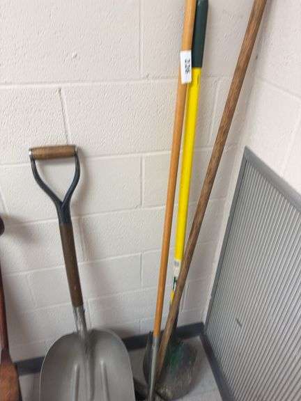 Aluminium scoop shovel, squeegee, round point shovel image