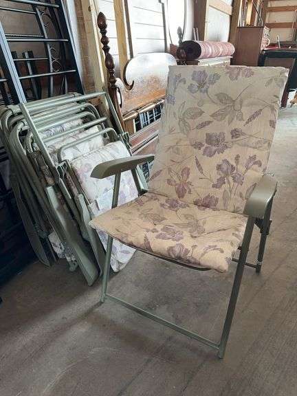 2 folding lawn chairs & 2 folding loungers image