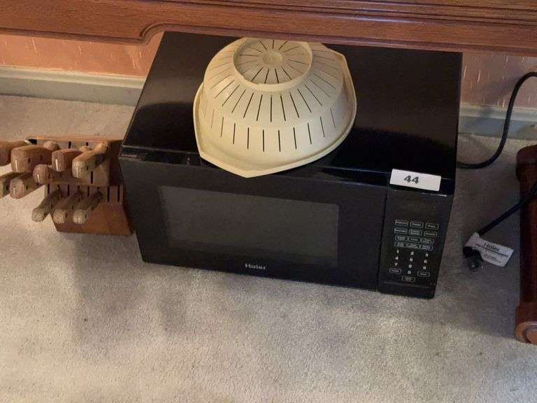 Microwave, knife block w/ knives, strainer