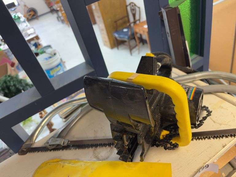 Wen 14” electric chain saw, 2 limb saw image