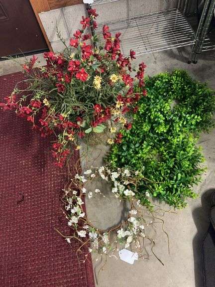 3 wreaths, floral arrangement image