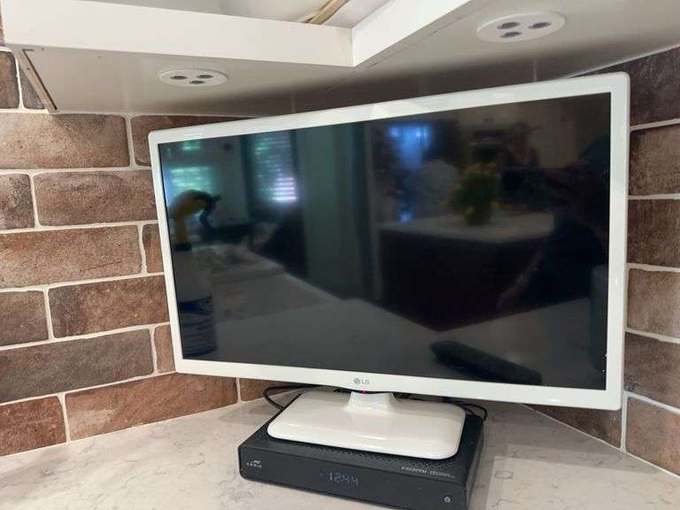 24” LG TV image