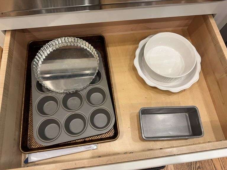 Pie plate, muffin pan, baking sheet, Corningware dish, 2 loaf pans, quiche pan image