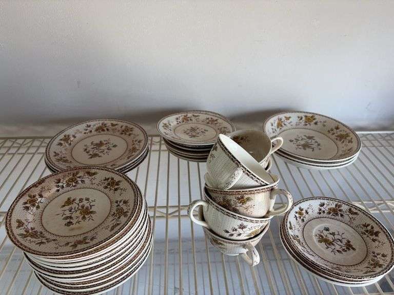 Country garden dishes image