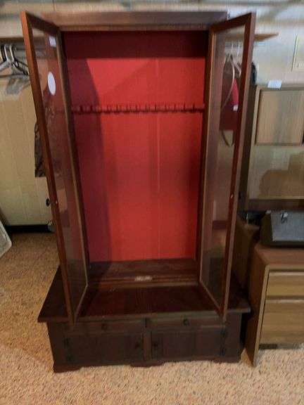 Gun cabinet for 13 guns image