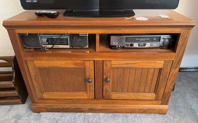 TV stand 39" x 17" x 28" image