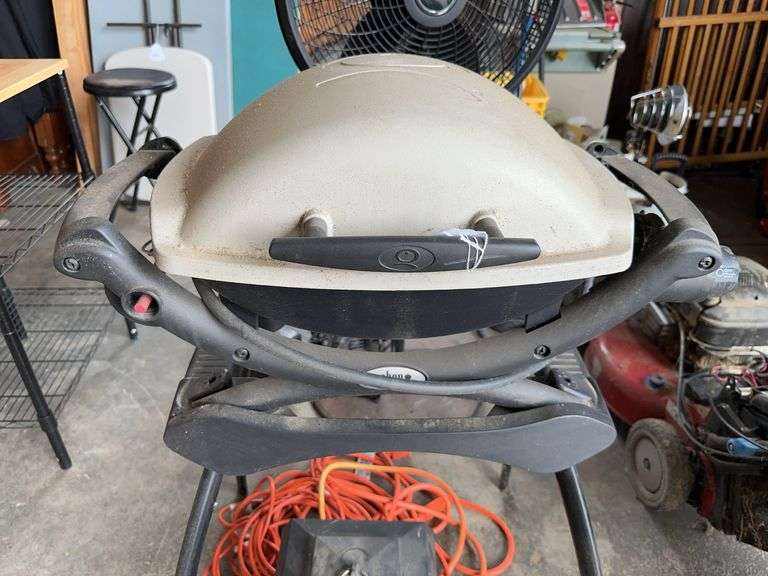 Weber travel size grill with stand image