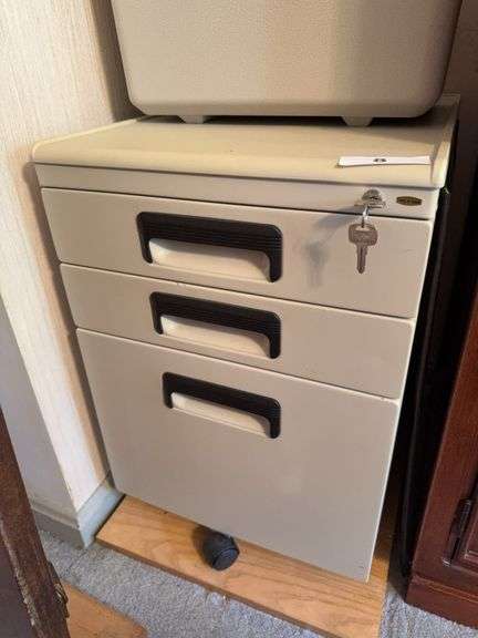 3 drawer metal locking cabinet with keys 16"x 22" x 20"