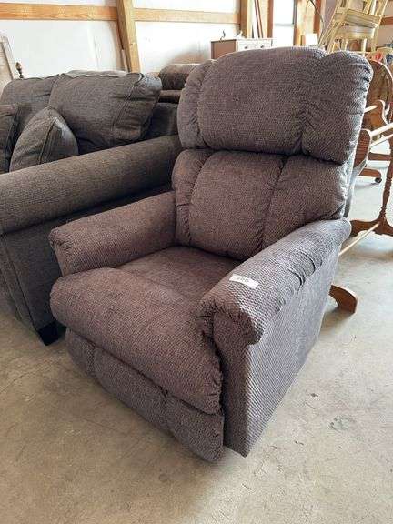 Petite Lazy Boy Recliner - 32x36x40" image