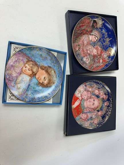 Lot of 5 collectors plates image