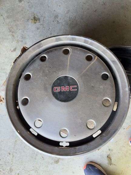 4 GMC wheels & hub caps image