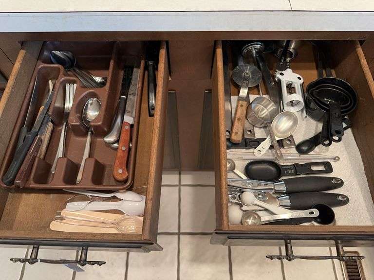 Contents of 2 drawers image