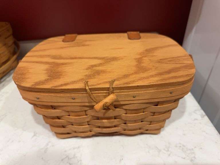 1990 signed Longaberger basket image