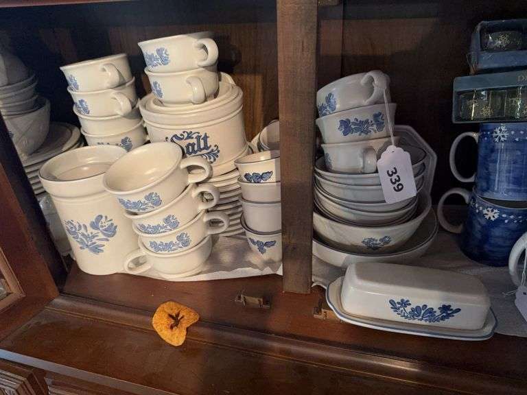 Set of Pfaltzgraff dishes image