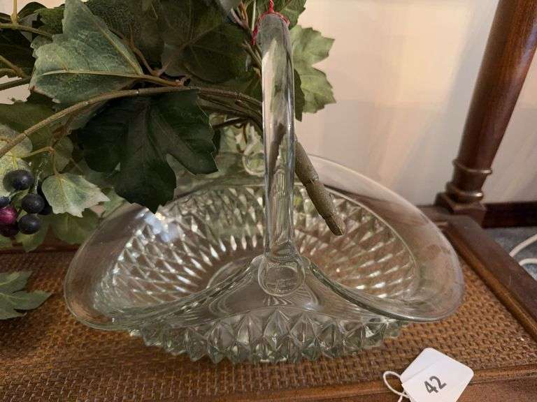 Large vintage Indiana glass basket 9.5" image