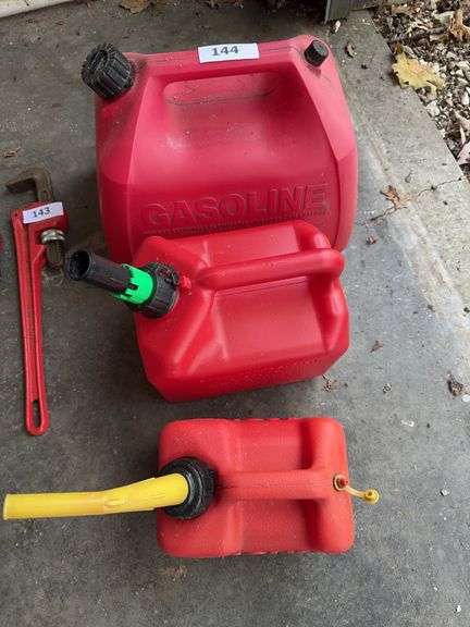 3 plastic gas cans image
