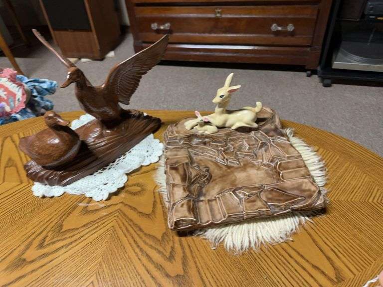 Ceramic ducks, deer ashtray image