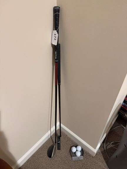 Select Edition putter, Golf Pride wedge, 3 golf balls image