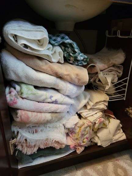 Towels, Basket, Misc image