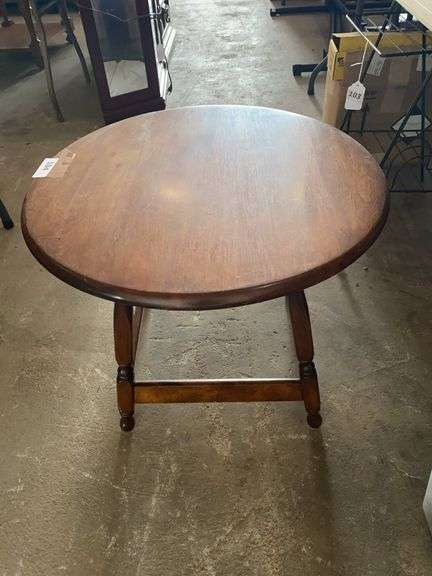 24" round side table image