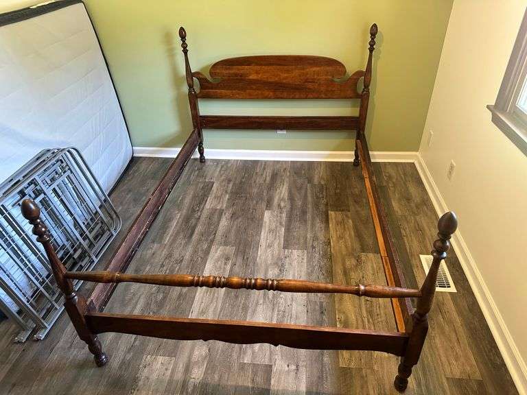 Vintage Full Size Bed with modern metal folding mattress base image