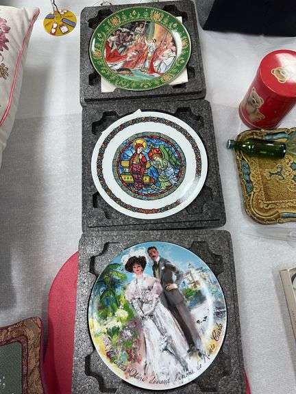 Lot of 9 collectors plates image