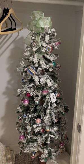 5ft flocked Christmas tree image