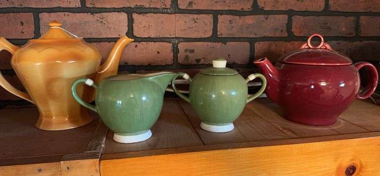2 tea pots, creamer and sugar image