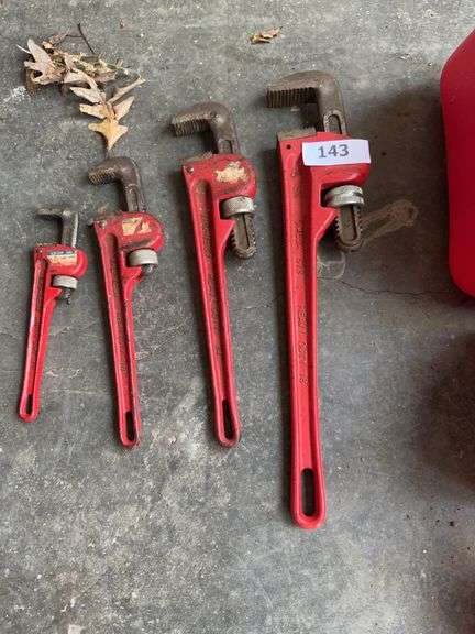 Misc size pipe wrenches image