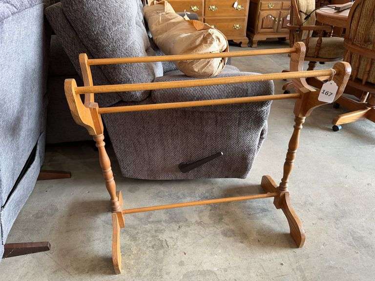 32" Oak Quilt Rack image