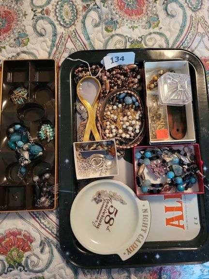 Costume Jewelry, Tray image