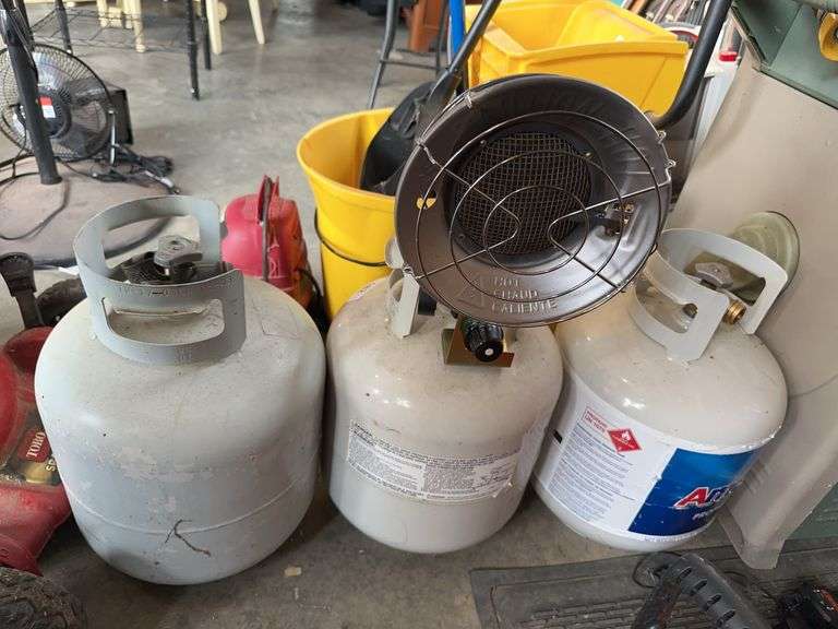 3 Propane tanks with Heater image